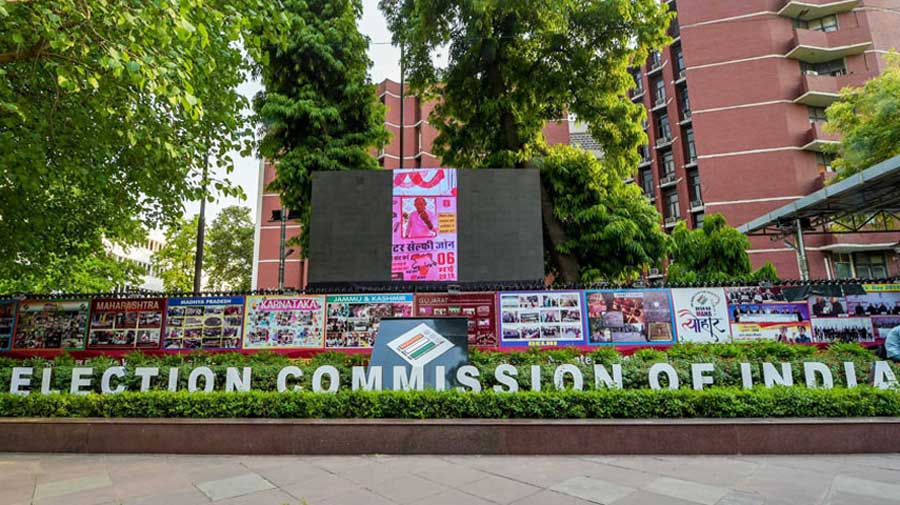 ‘Either sign declaration or apologise for absurd allegations’: Election Commission on Rahul Gandhi’s “vote theft” claim