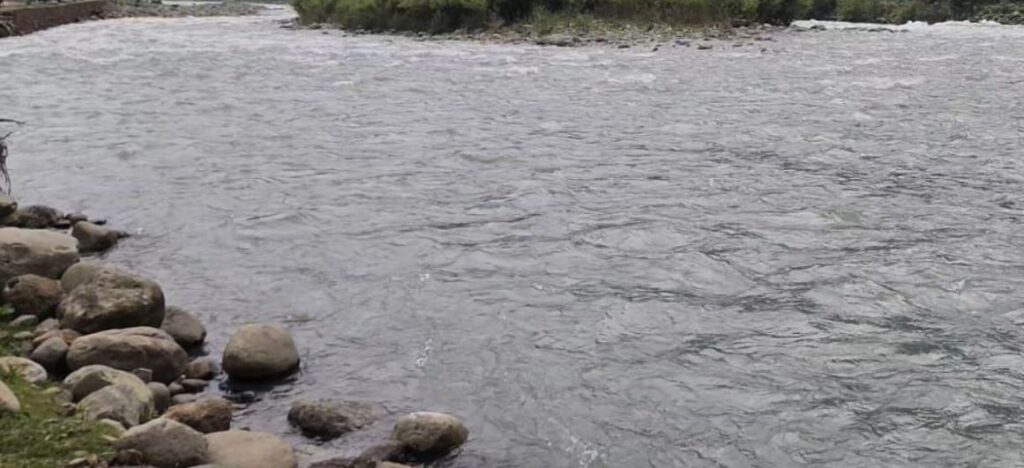 J&K flashfloods: Body of 8-year-old girl recovered