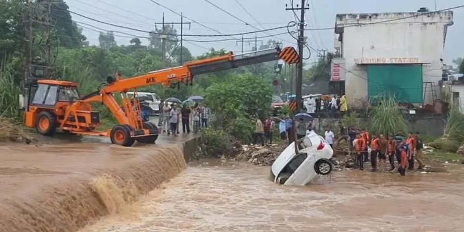 Car swept away in Kathua flash floods, one dead