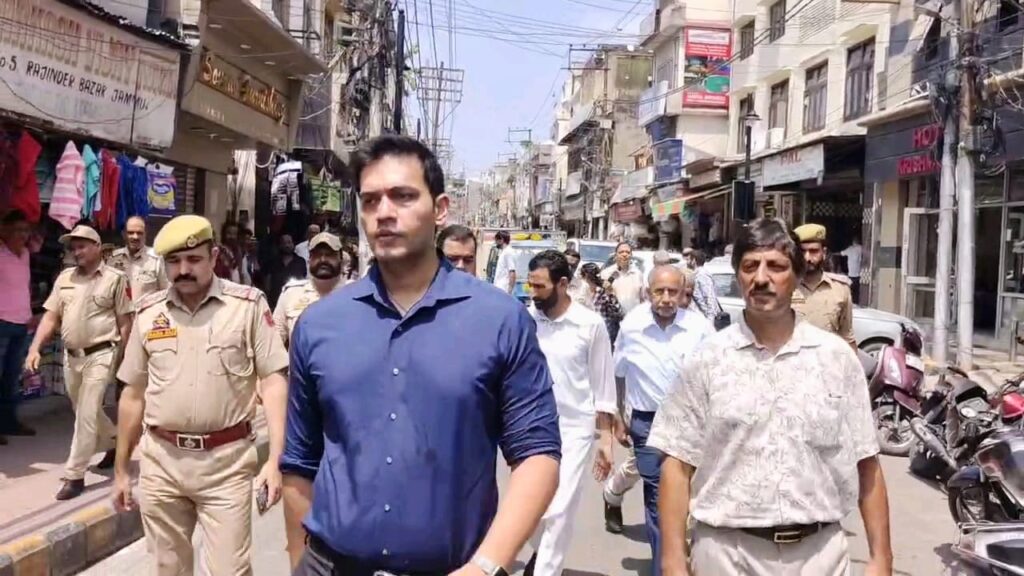 DC Jammu visits Rajinder Bazaar; attends to market demands