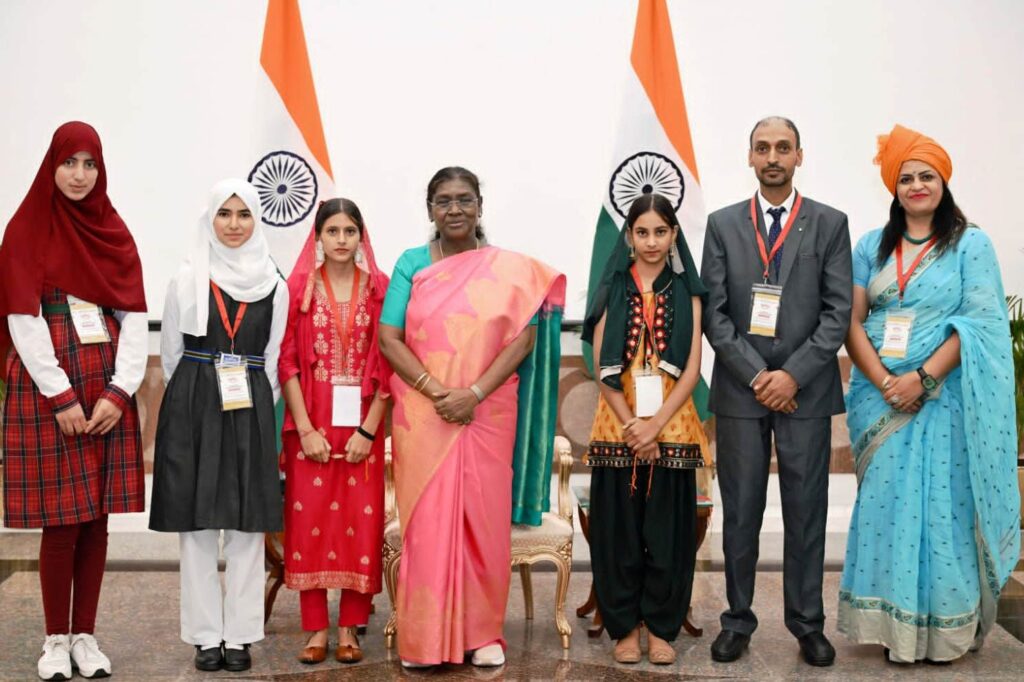GHSS Jhiri students, teacher tie Rakhi to President of India — A historic and heartwarming moment