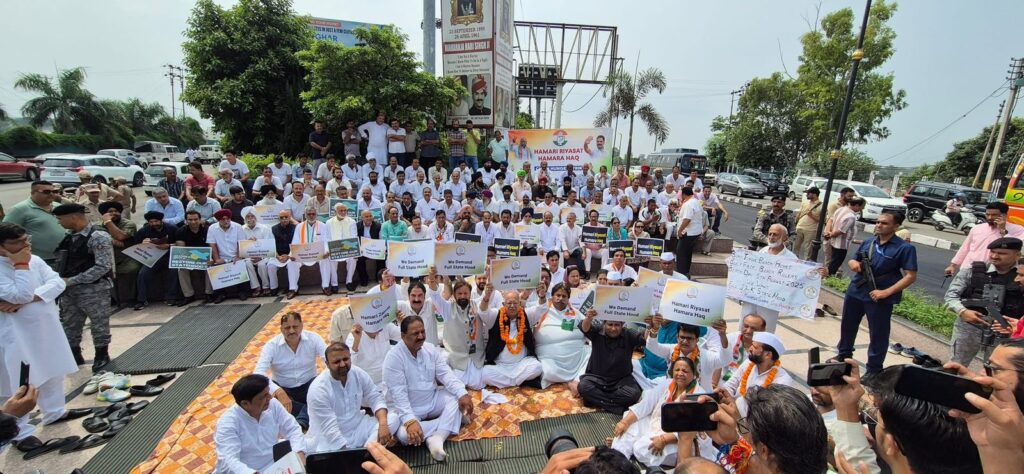 J&K Congress on chain hunger strike in Jammu to press for restoration of statehood