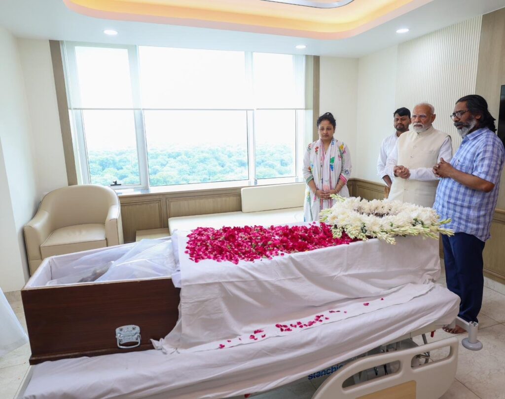 Jharkhand former CM Shibu Soren’s demise: PM Modi pays homage at Delhi hospital, meets with grieving kin