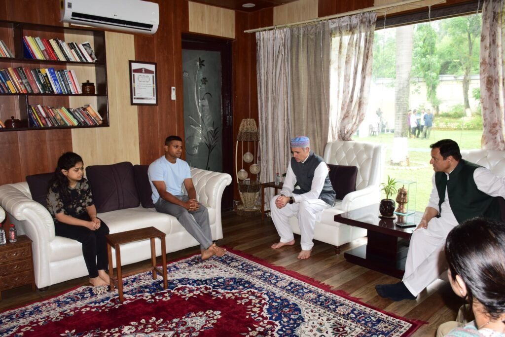 LG Manoj Sinha visits GMC Jammu to meet family of deceased SDM, CM Omar Abdullah reaches Udhampur to condole SSP