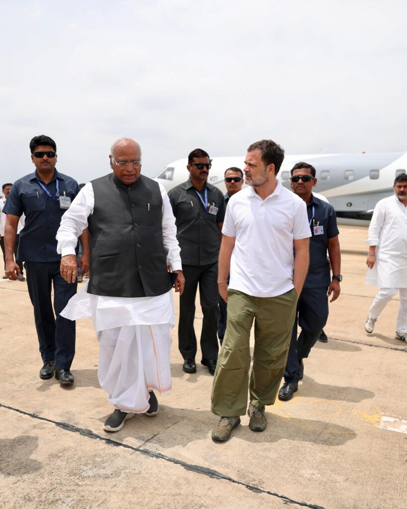 Rahul Gandhi, Mallikarjun Kharge arrive at ‘Vote Adhikaar Rally’ in Bengaluru