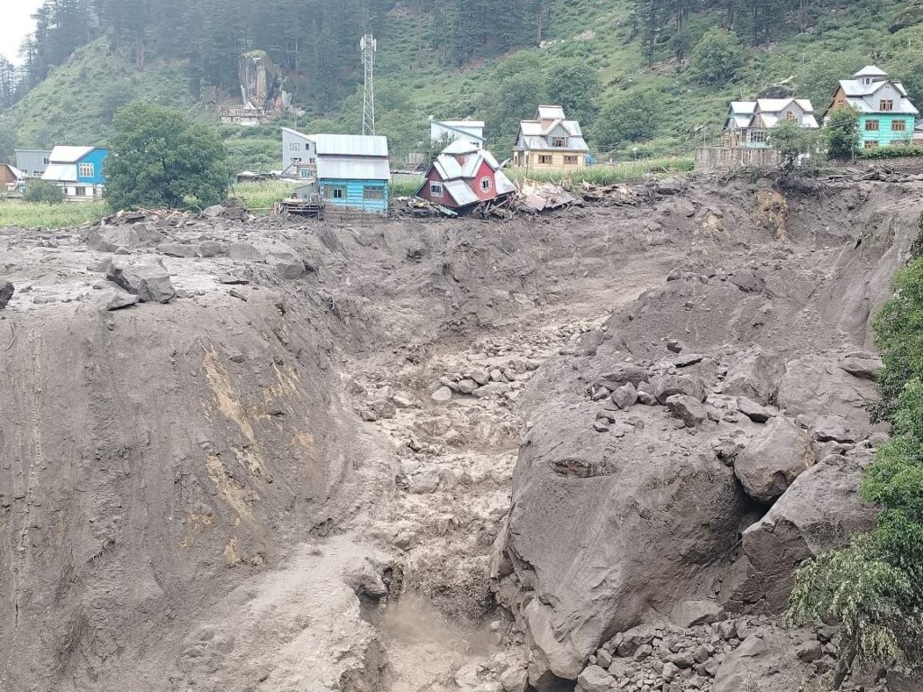 Cloudburst in Kishtwar: Administration sets up control room and help desk