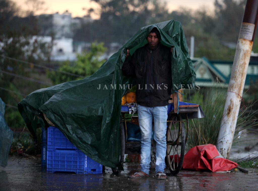 J&K parts likely to receive heavy rains from Aug 17-19: MeT
