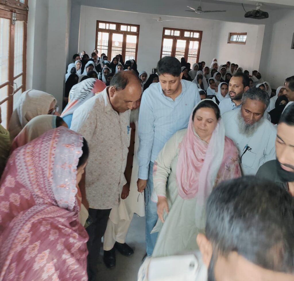 Sakeena Itoo conducts surprise inspection of GGHSS Surankote, GHSS Lassana