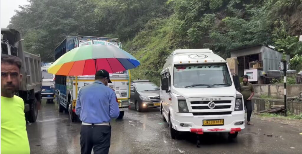 Jammu–Srinagar Highway closed due to shooting stones, bad weather