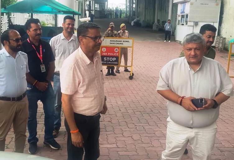 Transport Commissioner visits Katra town, directs strict enforcement of traffic norms