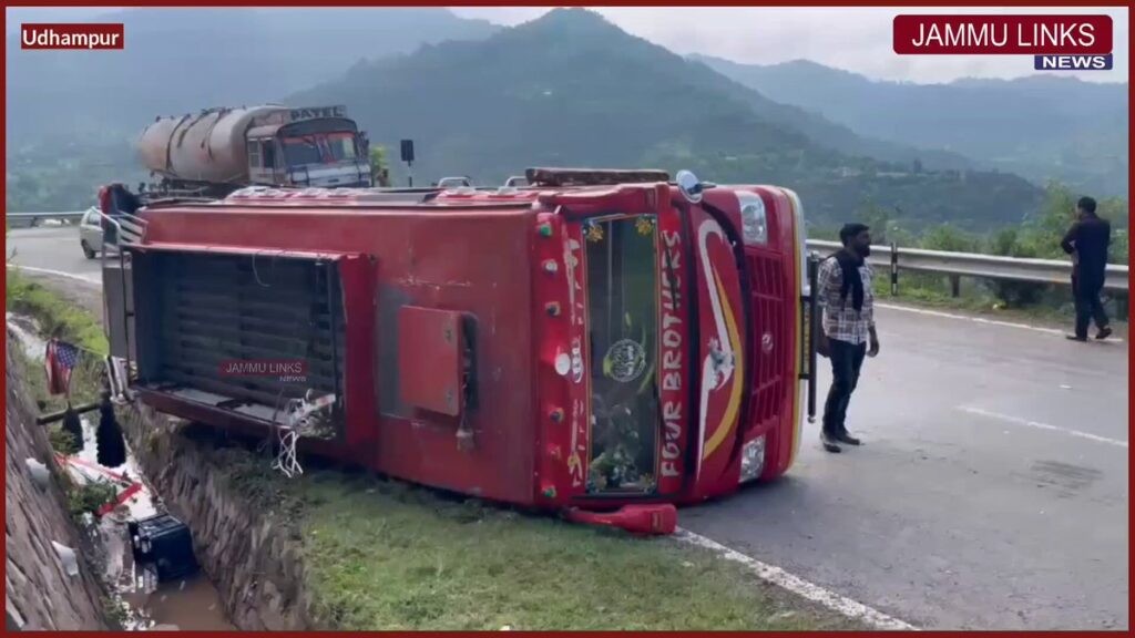 Woman killed, 9 injured in minibus accident in Udhampur