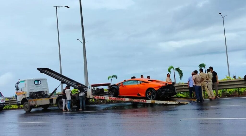 Speeding Lamborghini car crashes into Coastal Road divider in Mumbai; no casualty