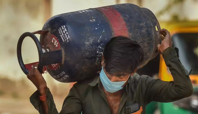 ATF price cut 1.4%, commercial LPG down by Rs 51.50
