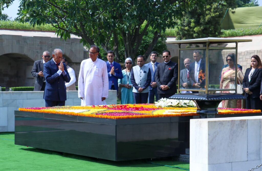 Mauritius Prime Minister Navin Ramgoolam pays tribute to Mahatma Gandhi at Rajghat