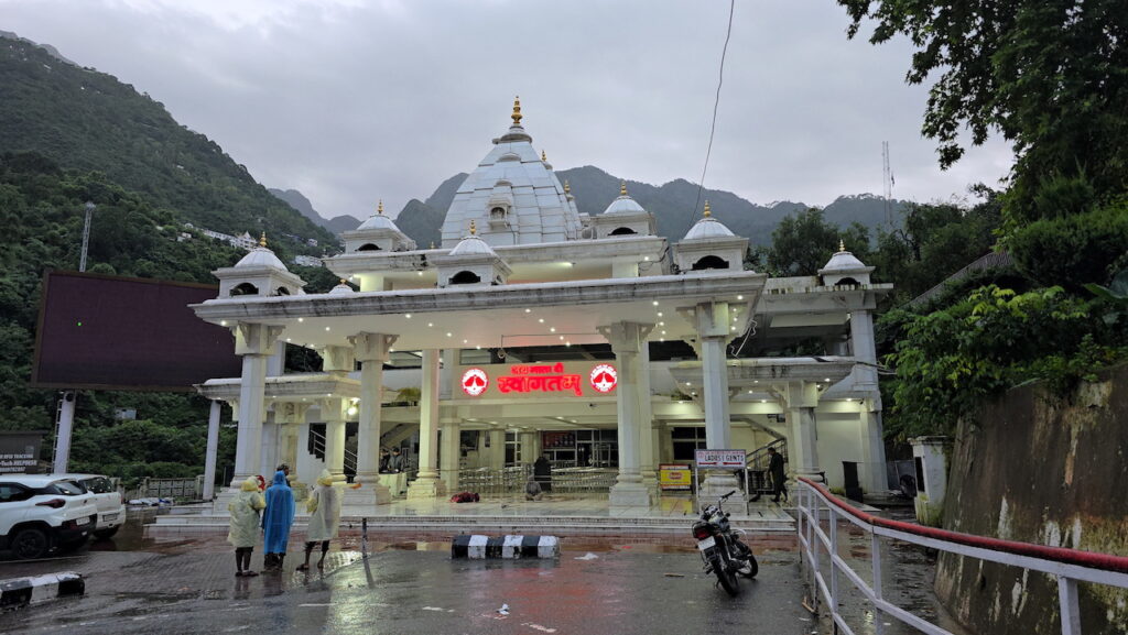 Vaishno Devi Yatra continues to remain suspended for 8th consecutive day