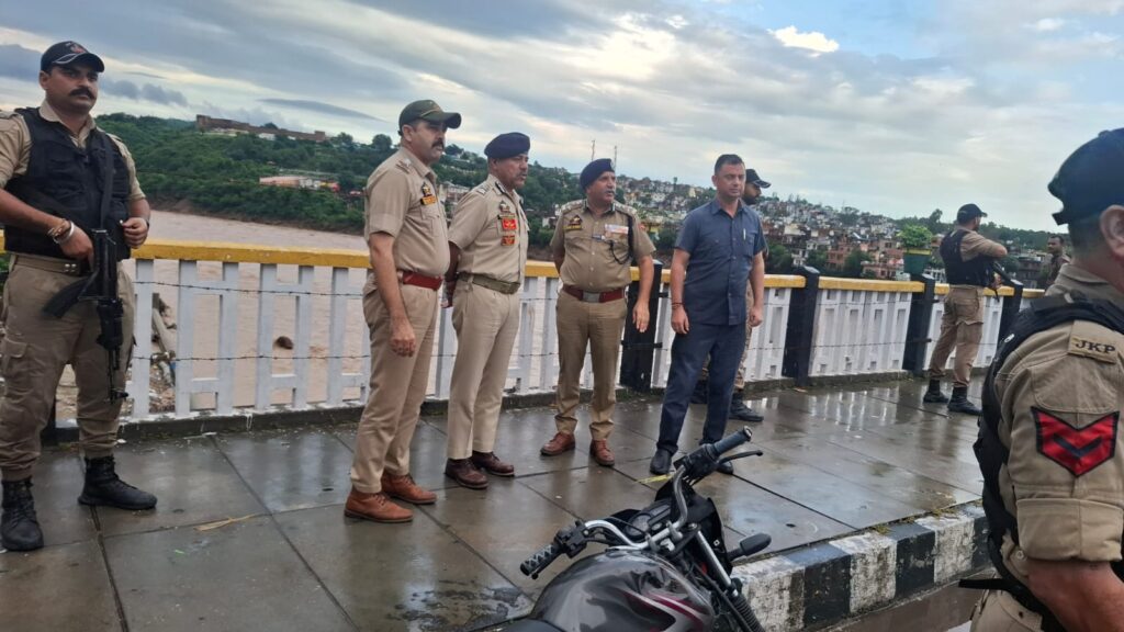 DGP reviews flood situation, rescue efforts in Jammu