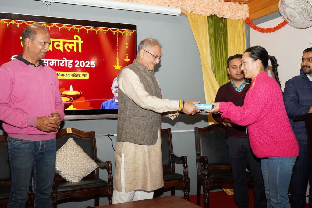 LG Kavinder Gupta celebrates Diwali with officers and staff at LG Secretariat Leh; urges people of Ladakh to stay united and contribute to region’s growth