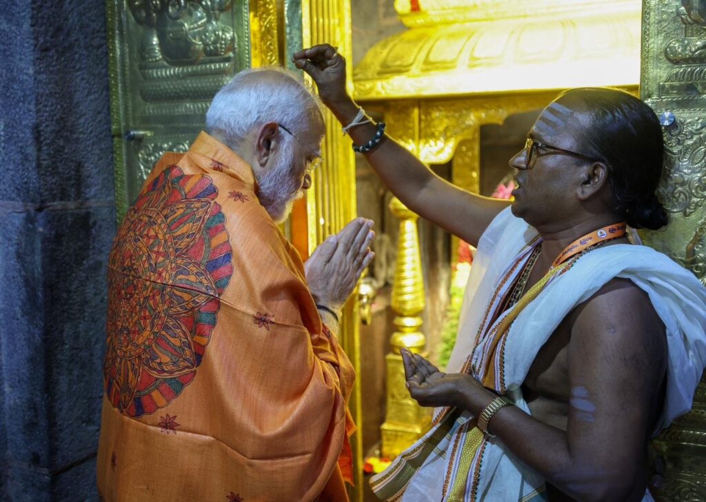 PM Modi performs pooja at Sri Bhramaramba Mallikarjuna Swamy Varla Devasthanam, Srisailam in Nandyal