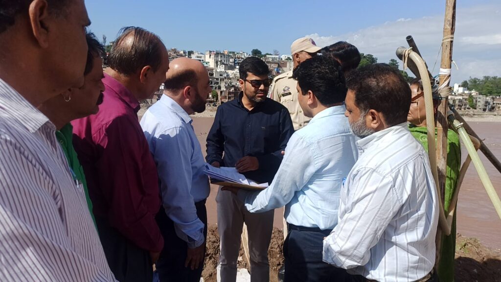 JMC Commissioner Inspects Gorkha Nagar Cremation Ground