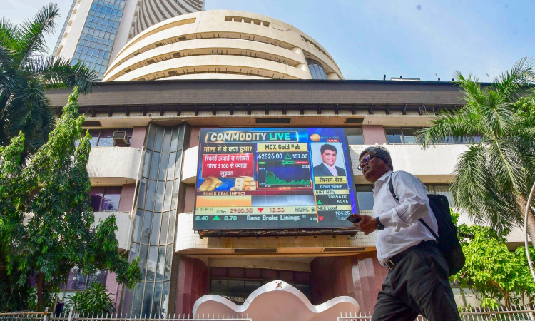 Stock markets decline in early trade