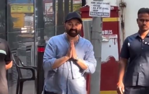 Sunny Deol requests media to go home, says, “Aapke ghar mein bhi maa-baap hain, kuch sharam karo”