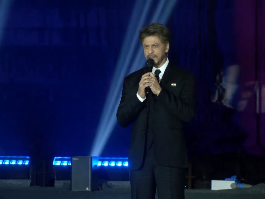 SRK pays tribute to terror victims: ”Nothing can shake India if we have peace among us”