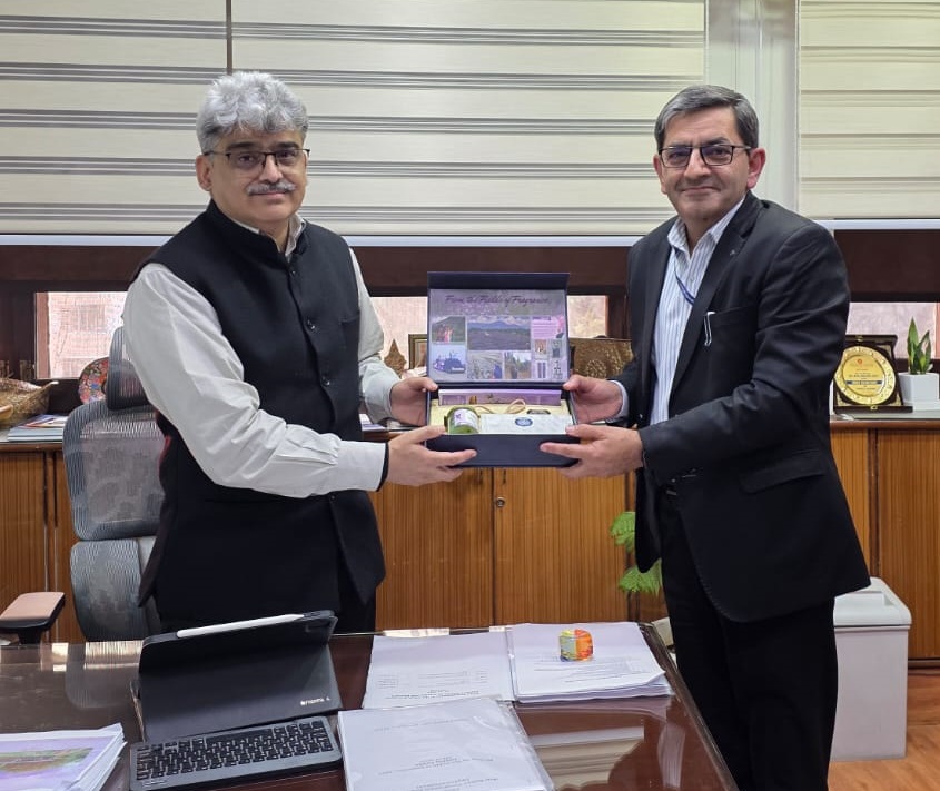 Director IIIM Jmu briefs Chief Secretary on advanced R&D initiatives of the Institute