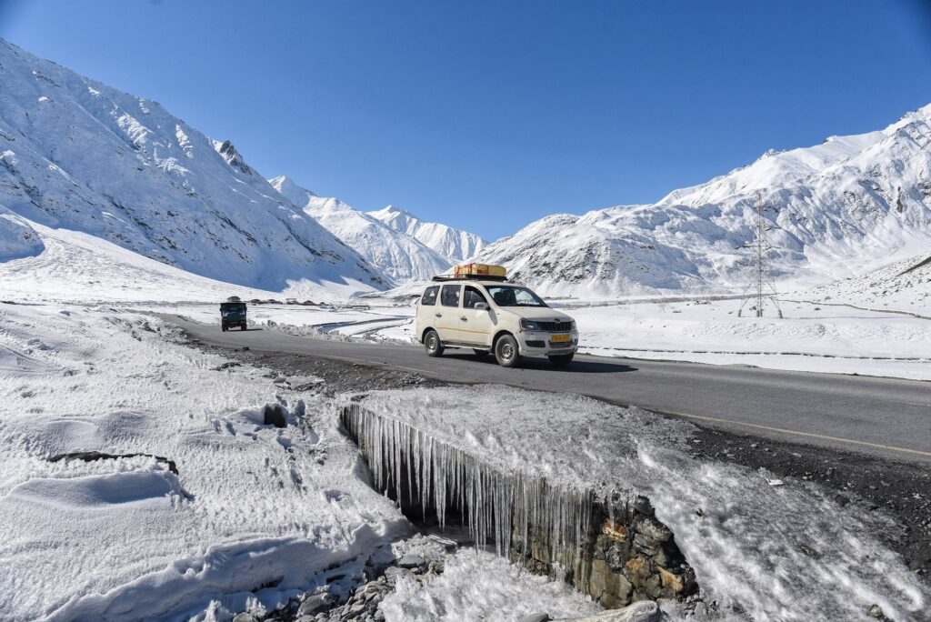 Srinagar Records Coldest Night of Season at -0.4°C