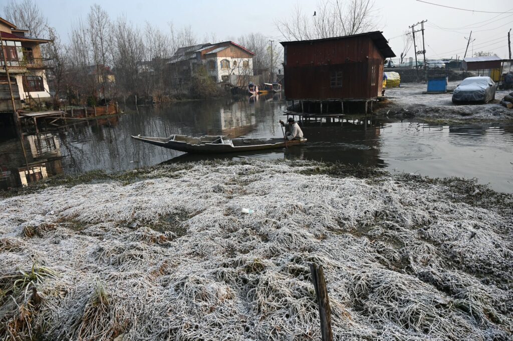 Cold Wave Tightens Grip Over J&K: Srinagar Shivers at Season’s Lowest -4.4°C