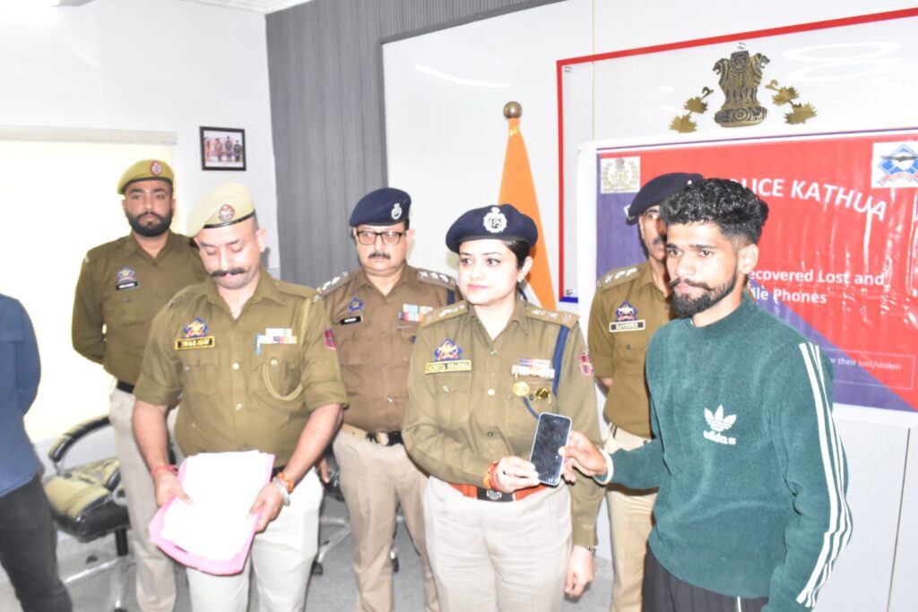 Police Return 74 Recovered Mobile Phones Worth Over ₹15 Lakh to Owners
