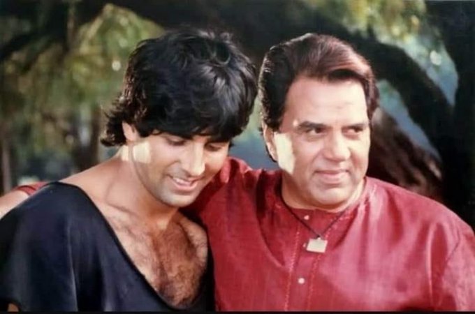 “…Dharmendra ji was the hero every boy wanted to be”: Akshay Kumar pays tribute to ‘He-Man’ of Bollywood