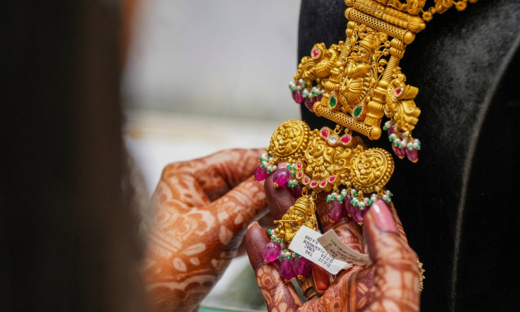 Gold, silver futures drop as investors book profits ahead of US data