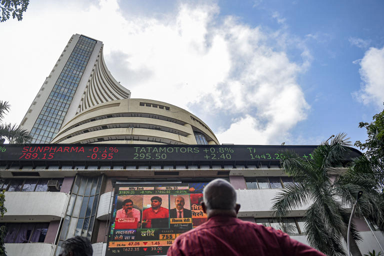 Sensex, Nifty close marginally lower amid thin year-end trading, foreign fund outflows weigh