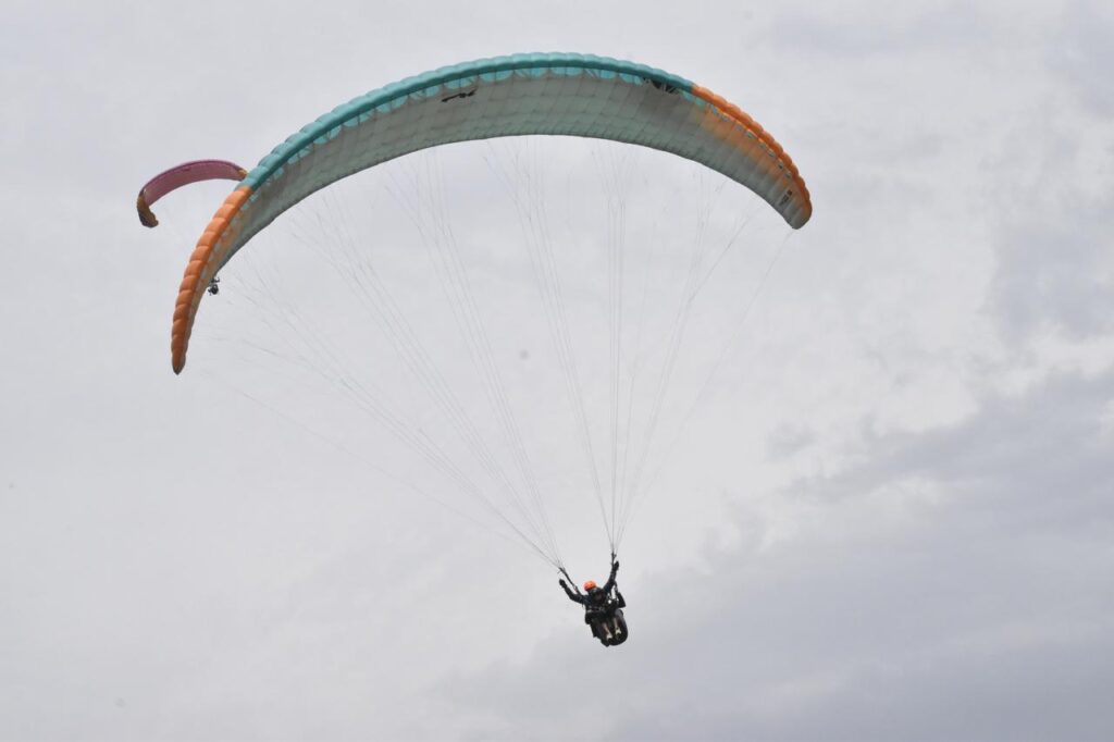 Experienced Pilot Killed in Paragliding Crash at Bir Billing; Activities Suspended