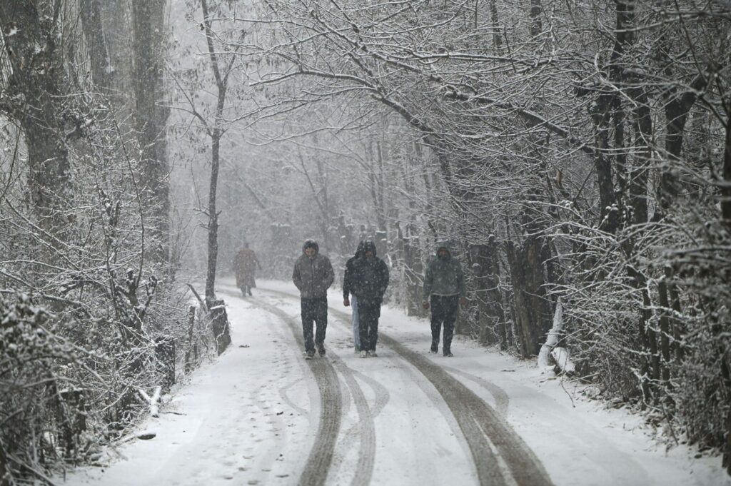 Higher-Reach Roads in Kashmir Closed as MeT Forecasts Rain, Snow Over Next Two Days