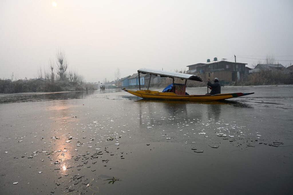 Kashmir Shivers as Temperature Plunges; Shopian Freezes at Minus 6.4°C