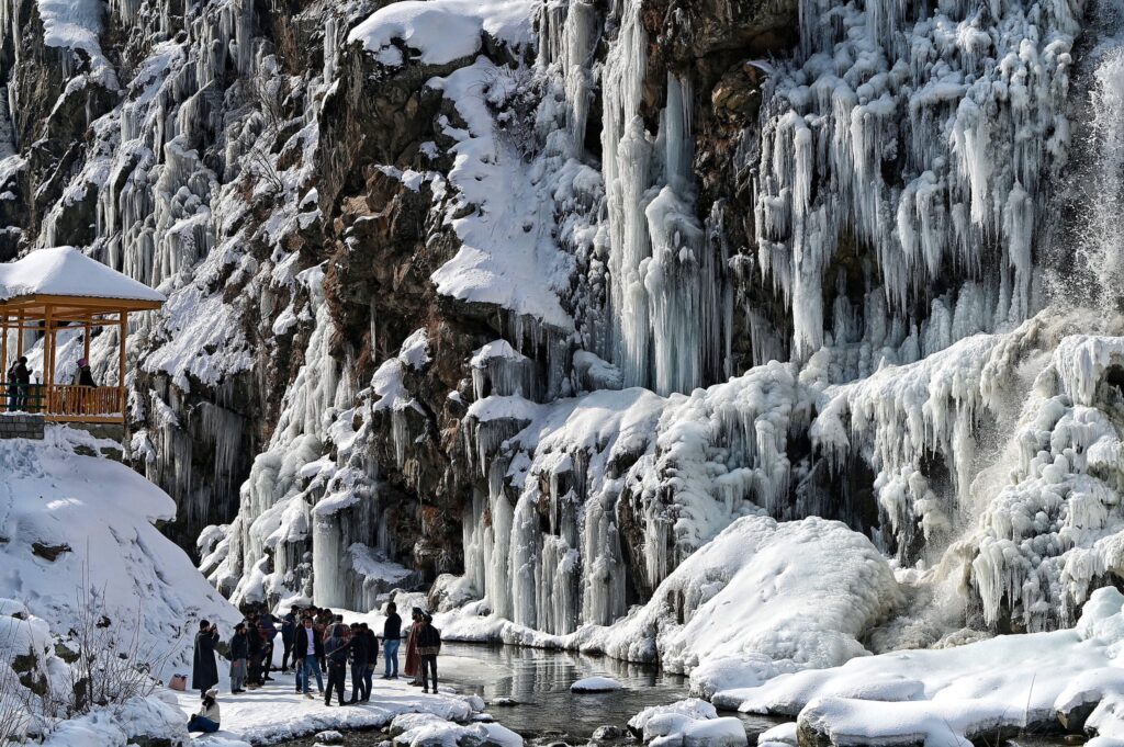 Cold wave intensifies in Kashmir as minimum temperatures dip; MeT forecasts wet spells