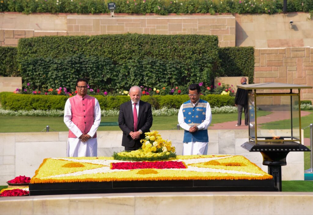 Brazilian President Luiz Inacio Lula da Silva pays tributes at Rajghat