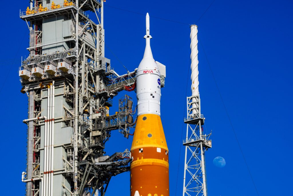 NASA to roll back launch of manned Moon mission after Helium flow discovery