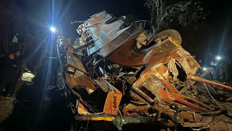 Nepal: Atleast 18 dead after bus carrying over 35 passengers plunges into River