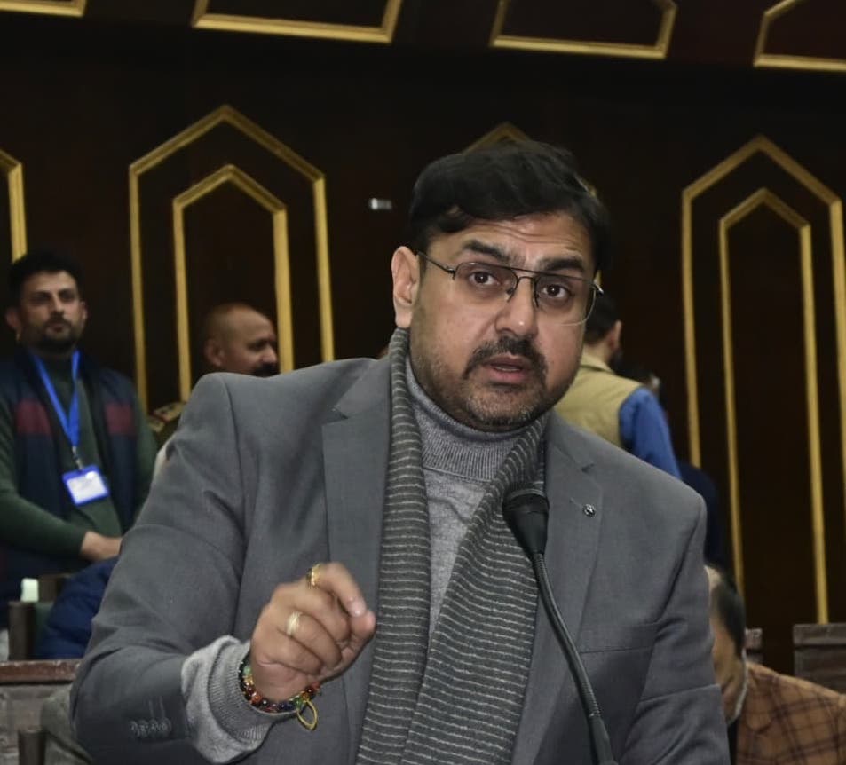 E-bus service operates within Srinagar Metropolitan Region limits: Satish Sharma