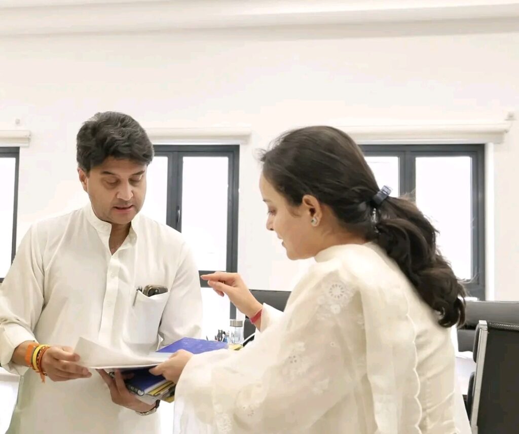 Shagun Parihar Meets Jyotiraditya Scindia, Raises Telecom Issues of Kishtwar