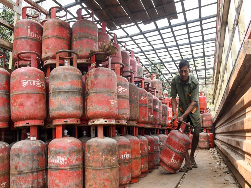 Government Directs Refineries to Increase LPG Production Amid West Asia Supply Concerns
