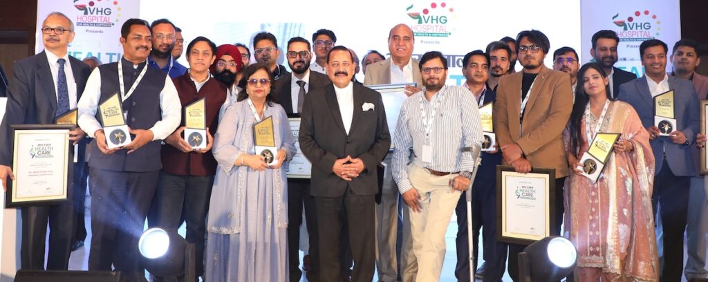 Dr Jitendra presents national healthcare awards to young medicos excelling in different specialities