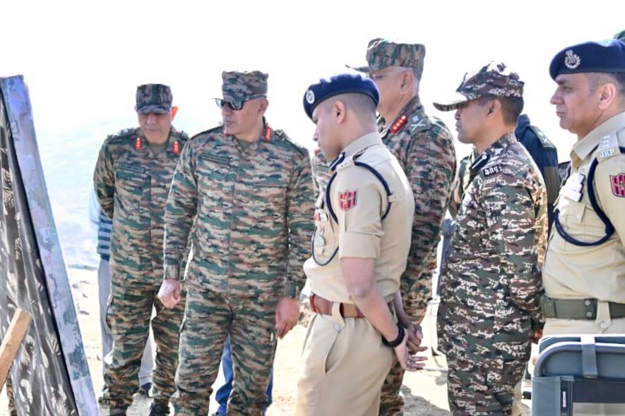 Northern Army Commander Reviews Security Situation in Basantgarh