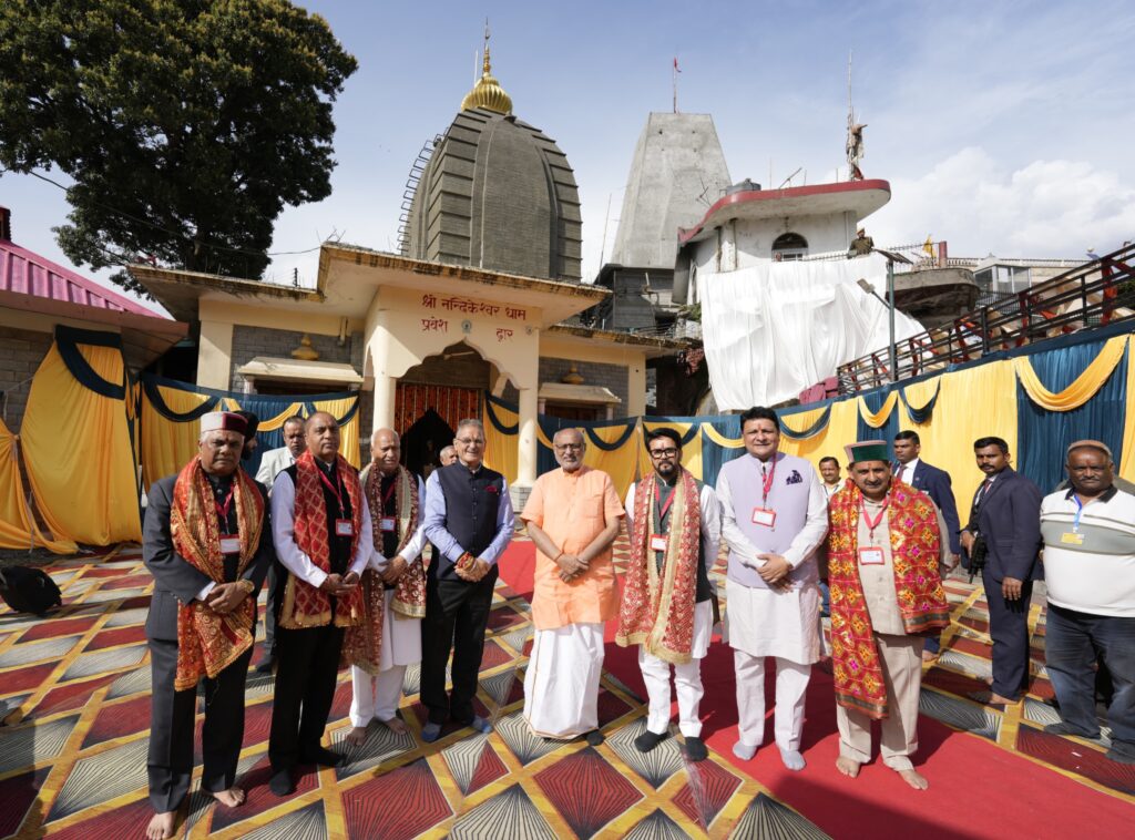 Vice President C.P. Radhakrishnan Offers Prayers at Mata Chamunda Temple in Kangra