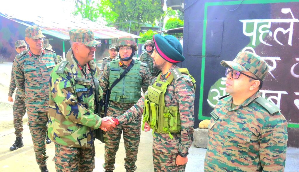 Senior Army Officer Reviews Operational Preparedness Along LoC in Akhnoor