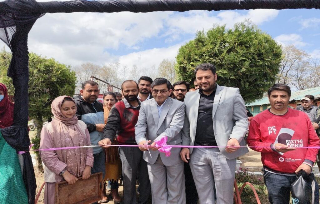 Director IIIM inaugurates CSIR Tulip Festival; underscores push for indigenous tulip bulb production