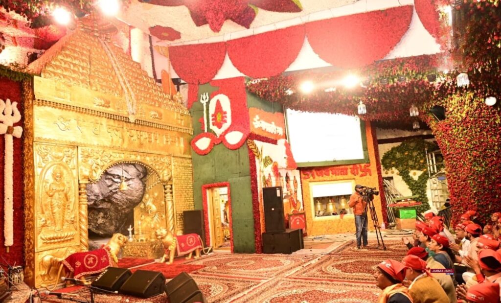31,000+ devotees visit Vaishno Devi shrine on first day of Navratri