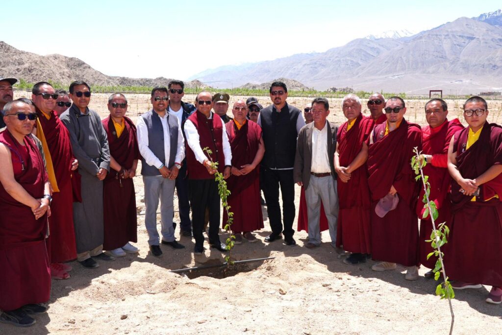 LG Vinai Kumar Saxena Inaugurates Plantation of 2,100 Cherry Saplings in Ladakh